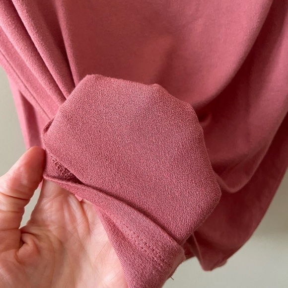 ⭐️2 FOR $20⭐️ Dynamite Mauve Pink Tie Side Top. Size Medium EUC - Picture 6 of 7